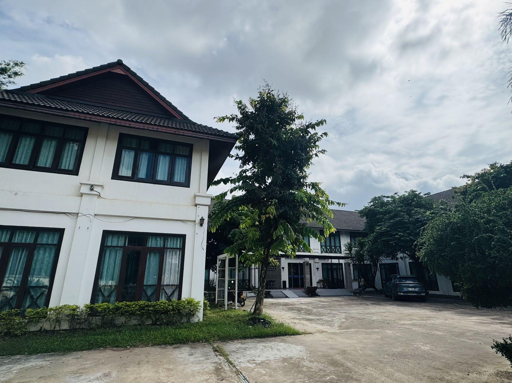 庭院与停车场